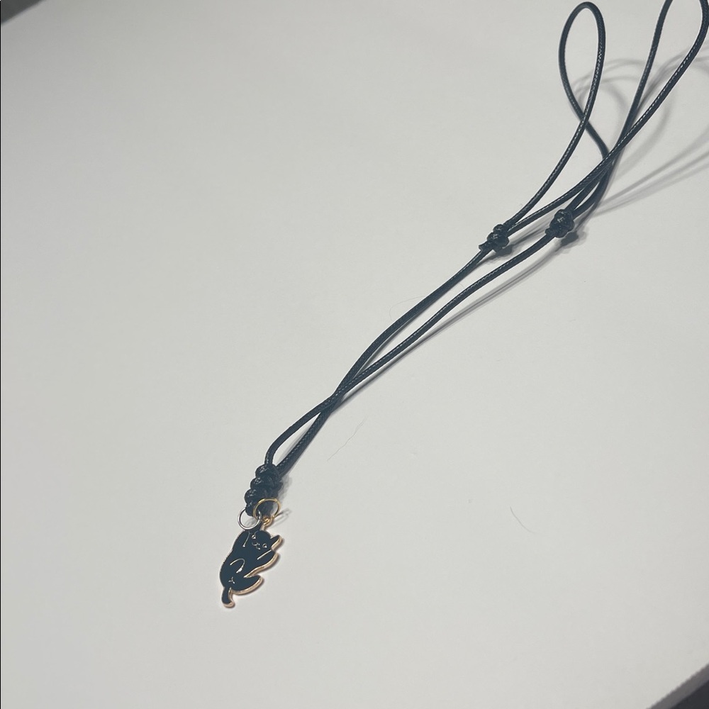 Elegant Black Cat Pendant Necklace - Picture 3 of 4